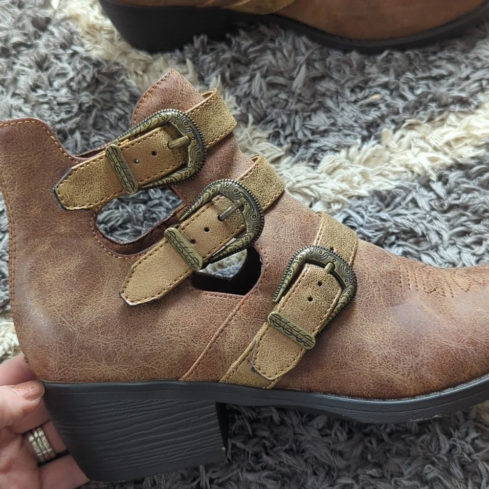 Ariat Unbridled Melody Women's Buckle Bootie Size Women's 8.5 - Picture 3 of 8